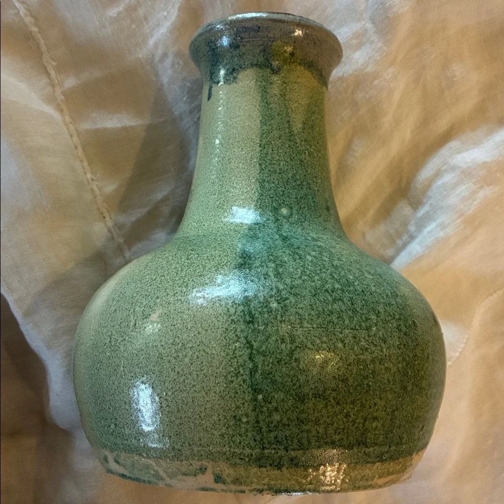 Green Ceramic Vase Vtg Green/Light Green W/Dark Interior Beautiful Side Ombré